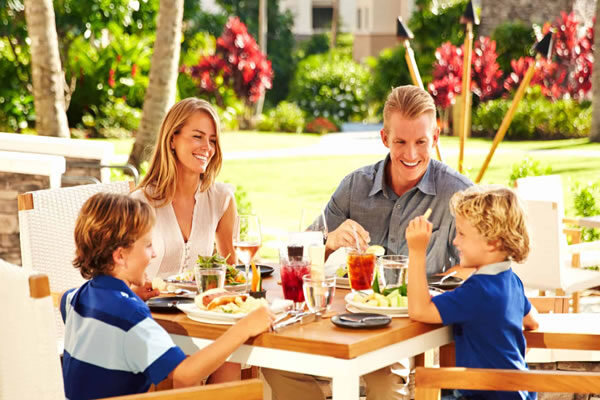 Family Dinner at Cane&Canoe - ©Montage Kapalua Bay