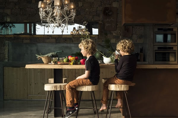 Kids at Blue Villa - ©Areias do Seixo