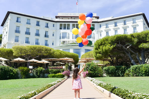 Façade with Balloons - ©Grand-Hôtel du Cap-Ferrat, A Four Seasons Hotel