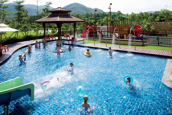 Splash Time - ©The Ritz-Carlton Sanya, Yalong Bay