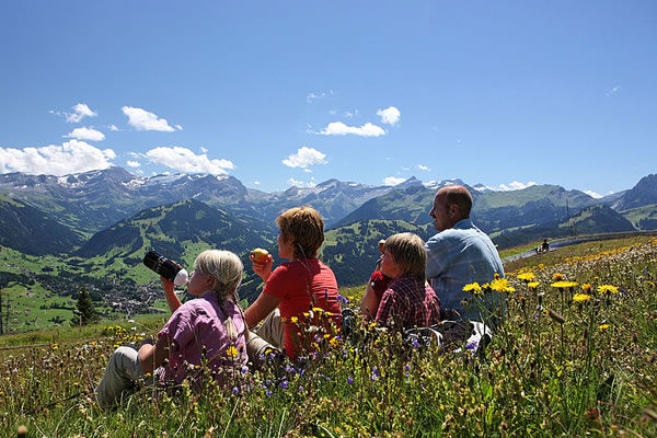 Family Hike -©Gstaad Palace
