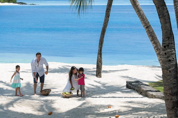 Family Game on the Beach ©Shangri-La's Le Touessrok Resort and Spa Mauritius