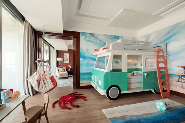 Family Themed Suite Beach ©Shangri-La Hotels & Resorts