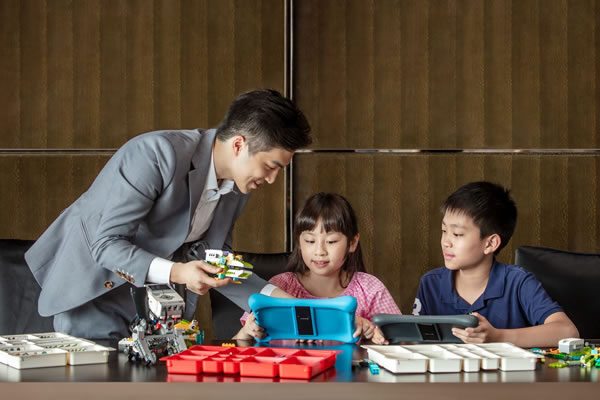 STEM Engineer Workshop ©The Ritz-Carlton, Hong Kong