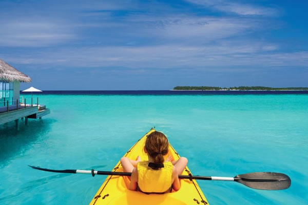 Kid in Kayak ©Baglioni Resort Maldives
