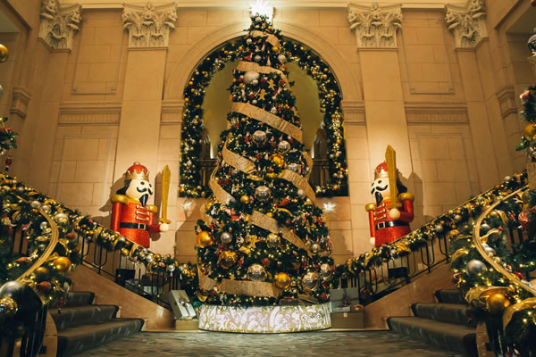 Christmas Decoration in the Lobby ©The Peninsula New York