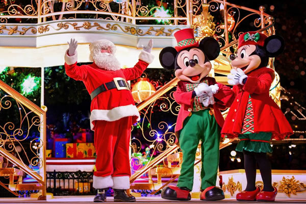 Christmas Parade 2021 ©Disneyland Paris