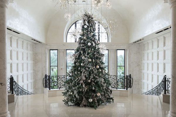 Christmas Tree ©Four Seasons Resort Orlando