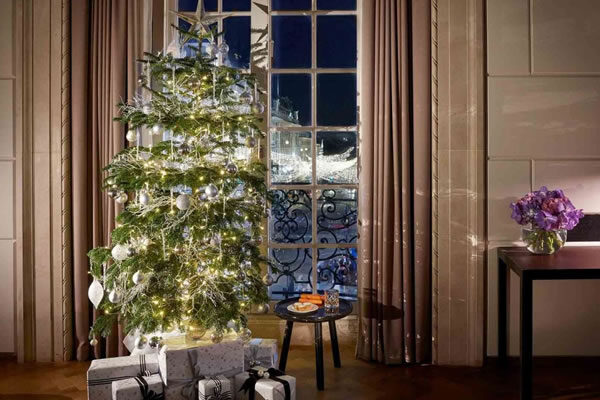 Get in the festive spirit and book the Westminster Suite ©Hotel Café Royal London / The Set Collection