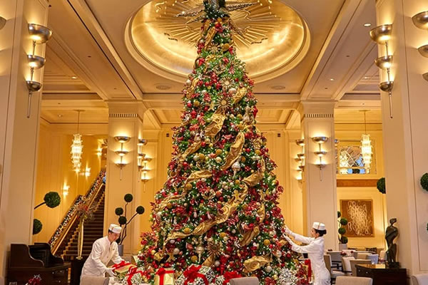 Christmas Tree ©The Peninsula Chicago