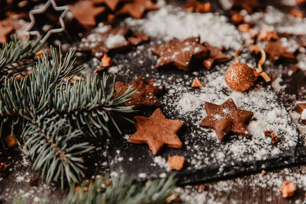 Gingerbread Decorations ©Photo by Anna Peipina on Unsplash