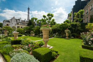 Shangri-La, Paris